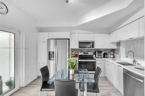 Townhouse in Coral Springs, Florida 3 bedrooms, 108.7 sq.m. № 2058257 - photo 13