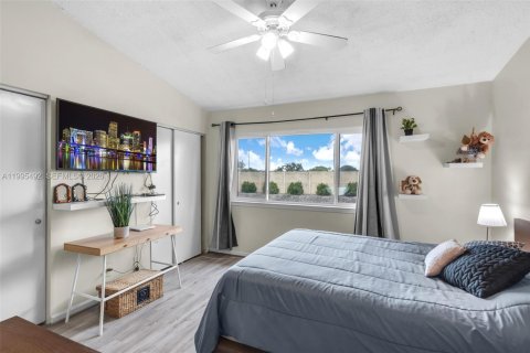 Townhouse in Coral Springs, Florida 3 bedrooms, 108.7 sq.m. № 2058257 - photo 23