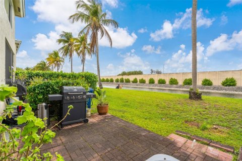 Townhouse in Coral Springs, Florida 3 bedrooms, 108.7 sq.m. № 2058257 - photo 28