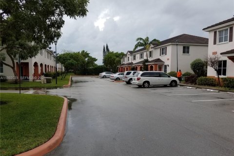 House in Miami Gardens, Florida 3 bedrooms, 133.78 sq.m. № 1990671 - photo 2