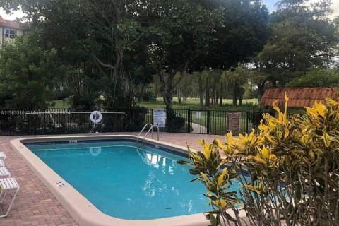Condo in Lauderhill, Florida, 2 bedrooms  № 1882273 - photo 13