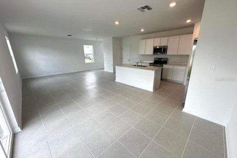 Villa ou maison à louer à Winter Haven, Floride: 4 chambres, 174.66 m2 № 2113131 - photo 2