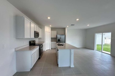 Villa ou maison à louer à Winter Haven, Floride: 4 chambres, 174.66 m2 № 2113131 - photo 7