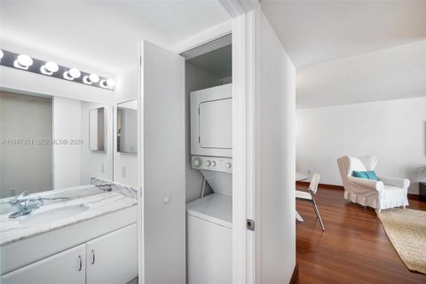 Купить кондоминиум в Майами, Флорида 3 спальни, 114.46м2, № 2057340 - фото 18