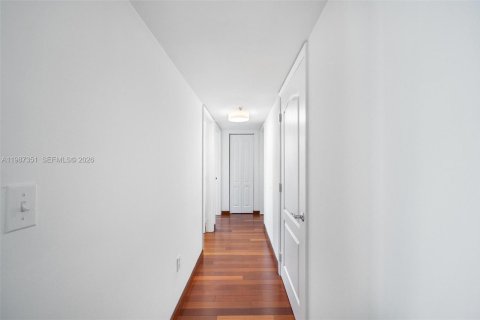 Купить кондоминиум в Майами, Флорида 3 спальни, 114.46м2, № 2057340 - фото 19