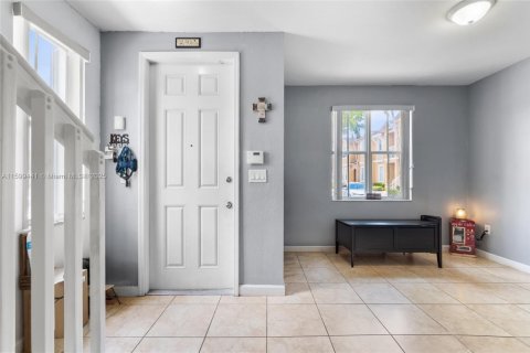 Townhouse in Homestead, Florida 2 bedrooms, 119.84 sq.m. № 1696458 - photo 2
