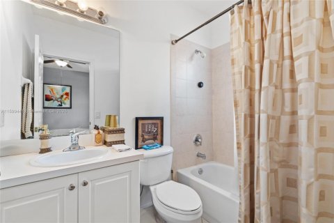 Townhouse in Homestead, Florida 2 bedrooms, 119.84 sq.m. № 1696458 - photo 17