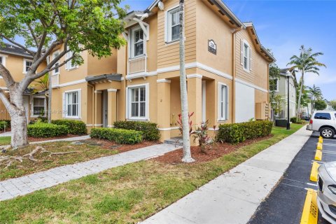 Townhouse in Homestead, Florida 2 bedrooms, 119.84 sq.m. № 1696458 - photo 1