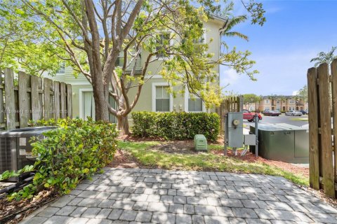 Townhouse in Homestead, Florida 2 bedrooms, 119.84 sq.m. № 1696458 - photo 20