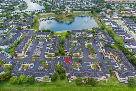 Townhouse in Homestead, Florida 2 bedrooms, 119.84 sq.m. № 1696458 - photo 27