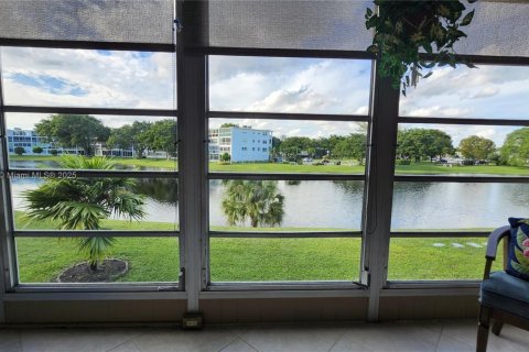 Купить кондоминиум в Дирфилд-Бич, Флорида 1 спальня, 66.43м2, № 1966101 - фото 1