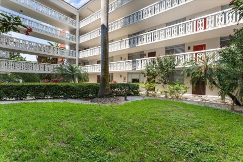 Condo in Clearwater, Florida, 1 bedroom  № 1750859 - photo 4