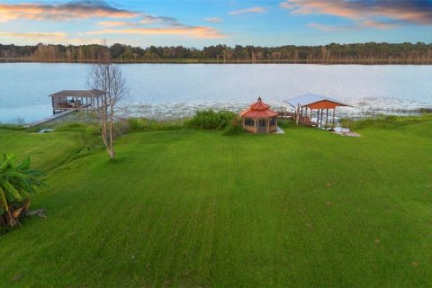 House in DeLand, Florida 4 bedrooms, 307.04 sq.m. № 1886876 - photo 8