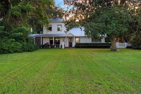 House in DeLand, Florida 4 bedrooms, 307.04 sq.m. № 1886876 - photo 1