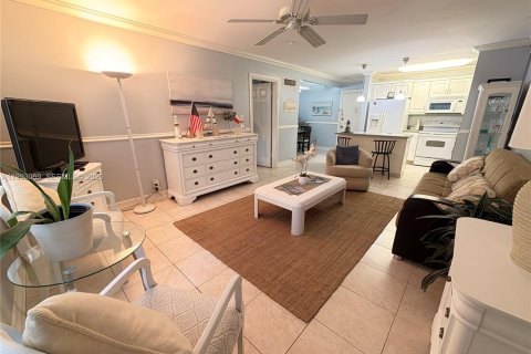 Appartement à louer à Hollywood, Floride: 2 chambres, 74.32 m2 № 2057056 - photo 2