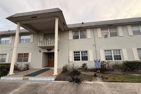 Appartement à Hollywood, Floride 2 chambres, 74.32 m2 № 2057056