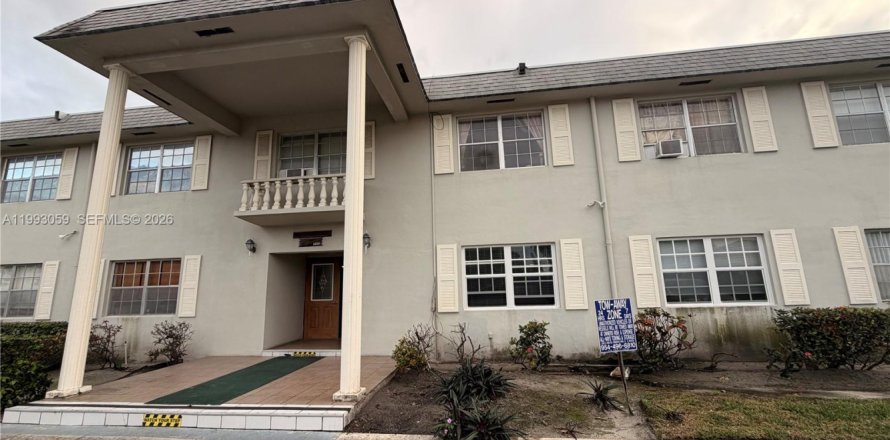 Appartement à Hollywood, Floride 2 chambres, 74.32 m2 № 2057056