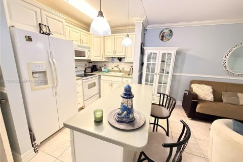 Appartement à louer à Hollywood, Floride: 2 chambres, 74.32 m2 № 2057056 - photo 10