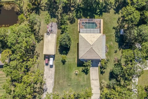 House in The Acreage, Florida 5 bedrooms, 288.65 sq.m. № 984277 - photo 1