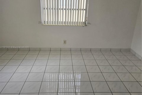 Casa en alquiler en Hollywood, Florida, 1 dormitorio, 55.83 m2 № 1931764 - foto 3