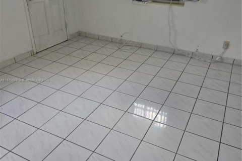 Casa en alquiler en Hollywood, Florida, 1 dormitorio, 55.83 m2 № 1931764 - foto 4