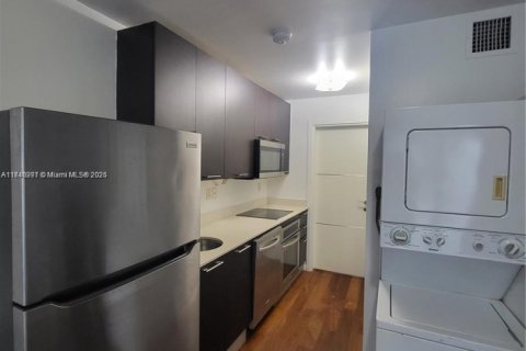 Condo in Miami Beach, Florida, 1 bedroom № 1985083 - photo 6