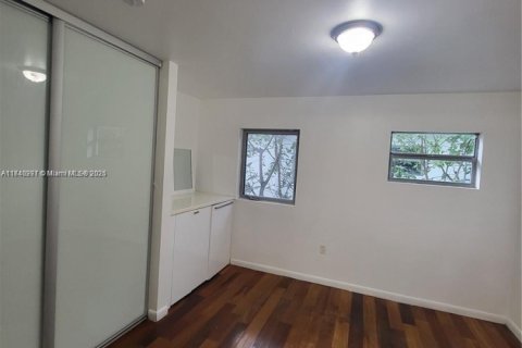 Condo in Miami Beach, Florida, 1 bedroom № 1985083 - photo 2