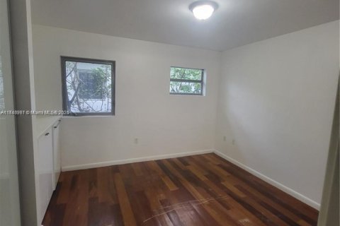 Condo in Miami Beach, Florida, 1 bedroom № 1985083 - photo 3