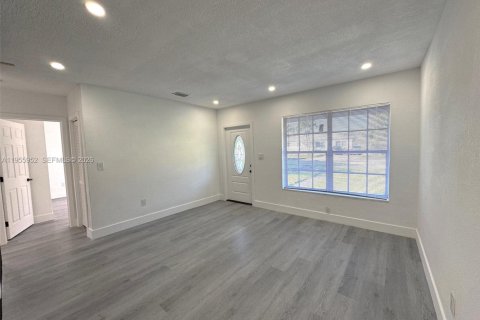 Villa ou maison à vendre à Miami, Floride: 3 chambres, 132.01 m2 № 2009738 - photo 5