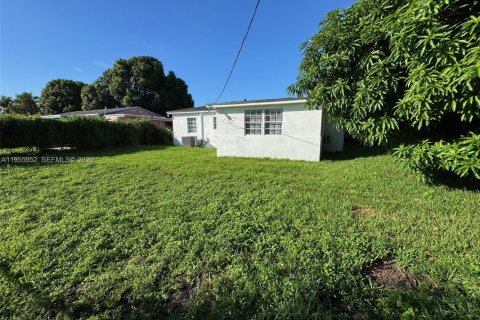 Villa ou maison à vendre à Miami, Floride: 3 chambres, 132.01 m2 № 2009738 - photo 24
