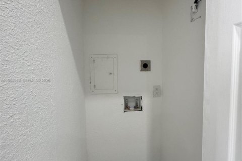 Villa ou maison à vendre à Miami, Floride: 3 chambres, 132.01 m2 № 2009738 - photo 19