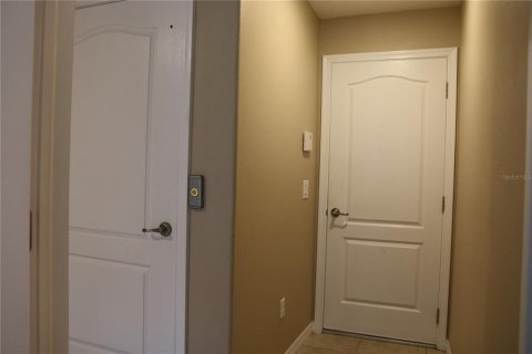 Townhouse in Tampa, Florida 4 bedrooms, 224.45 sq.m. № 2376779 - photo 12