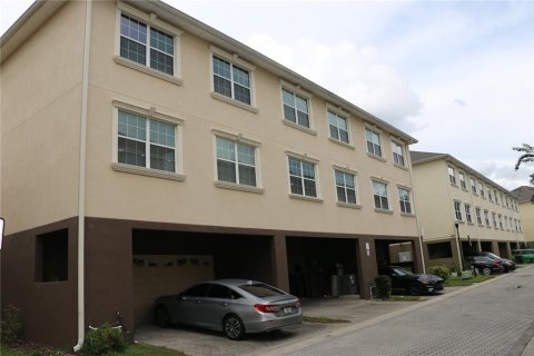 Townhouse in Tampa, Florida 4 bedrooms, 224.45 sq.m. № 2376779 - photo 3
