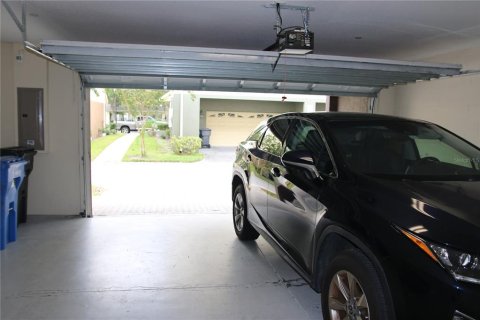 Townhouse in Tampa, Florida 4 bedrooms, 224.45 sq.m. № 2376779 - photo 6