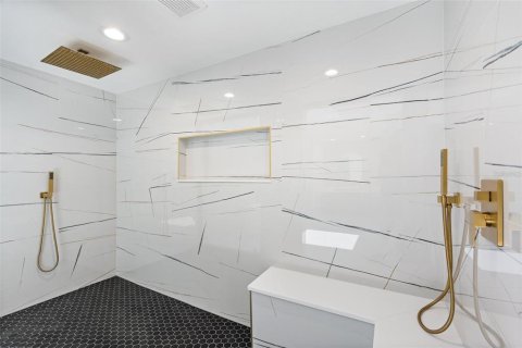 Casa en venta en Holmes Beach, Florida, 4 dormitorios, 264.4 m2 № 2101650 - foto 9