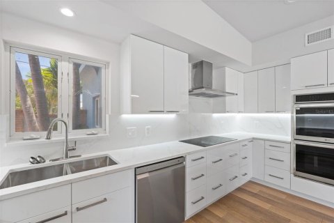 Casa en venta en Holmes Beach, Florida, 4 dormitorios, 264.4 m2 № 2101650 - foto 17