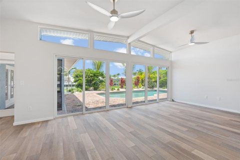 Casa en venta en Holmes Beach, Florida, 4 dormitorios, 264.4 m2 № 2101650 - foto 11