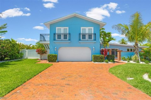 Casa en venta en Holmes Beach, Florida, 4 dormitorios, 264.4 m2 № 2101650 - foto 2