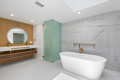 Casa en venta en Holmes Beach, Florida, 4 dormitorios, 264.4 m2 № 2101650 - foto 8
