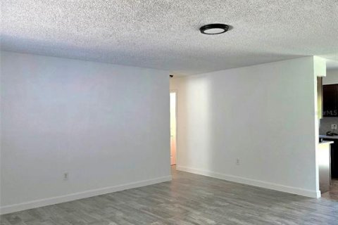 House in Altamonte Springs, Florida 4 bedrooms, 124.12 sq.m. № 2415190 - photo 4