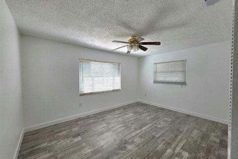 House in Altamonte Springs, Florida 4 bedrooms, 124.12 sq.m. № 2415190 - photo 6