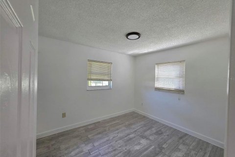 House in Altamonte Springs, Florida 4 bedrooms, 124.12 sq.m. № 2415190 - photo 12