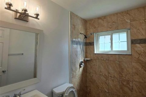 House in Altamonte Springs, Florida 4 bedrooms, 124.12 sq.m. № 2415190 - photo 11