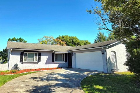 House in Altamonte Springs, Florida 4 bedrooms, 124.12 sq.m. № 2415190