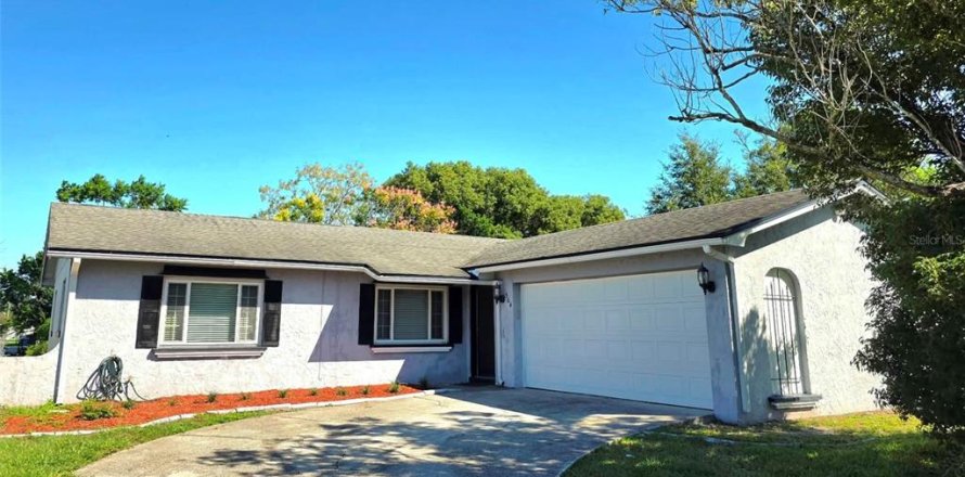 House in Altamonte Springs, Florida 4 bedrooms, 124.12 sq.m. № 2415190