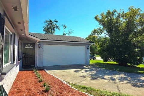 House in Altamonte Springs, Florida 4 bedrooms, 124.12 sq.m. № 2415190 - photo 2