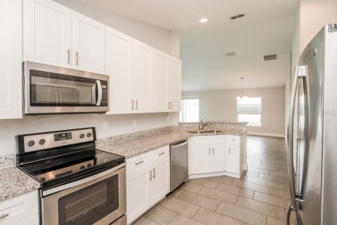 House in Kissimmee, Florida 4 bedrooms, 167.78 sq.m. № 2116885 - photo 7