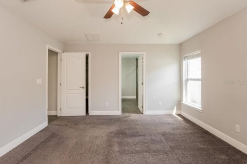 House in Kissimmee, Florida 4 bedrooms, 167.78 sq.m. № 2116885 - photo 8