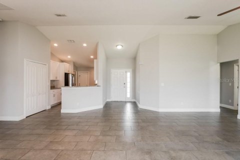 House in Kissimmee, Florida 4 bedrooms, 167.78 sq.m. № 2116885 - photo 3