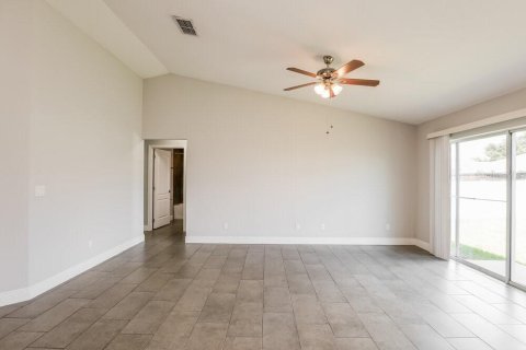 House in Kissimmee, Florida 4 bedrooms, 167.78 sq.m. № 2116885 - photo 5